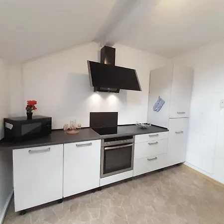 Spacious For Traveler And Fitter Apartment