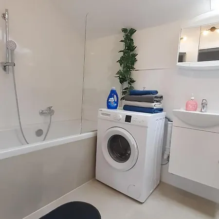 Apartamento Spacious For Traveler And Fitter Lollar