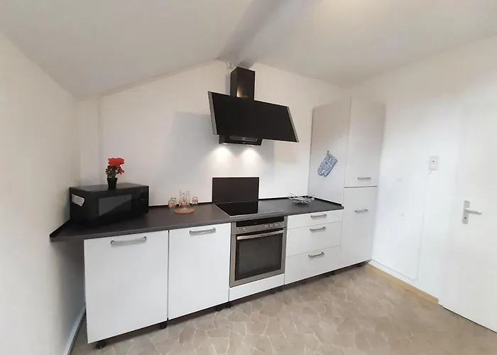 Spacious For Traveler And Fitter Apartment